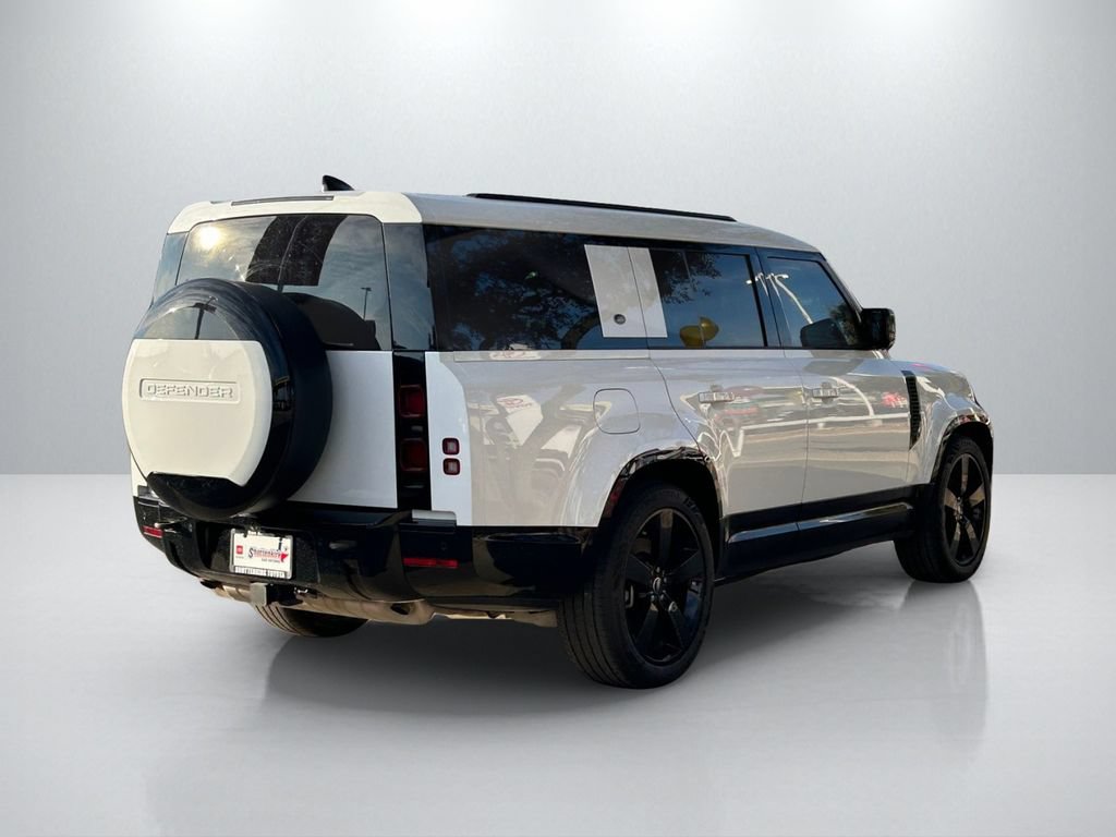 Used 2024 Land Rover Defender 130 X-Dynamic SE AWD/4WD image 5