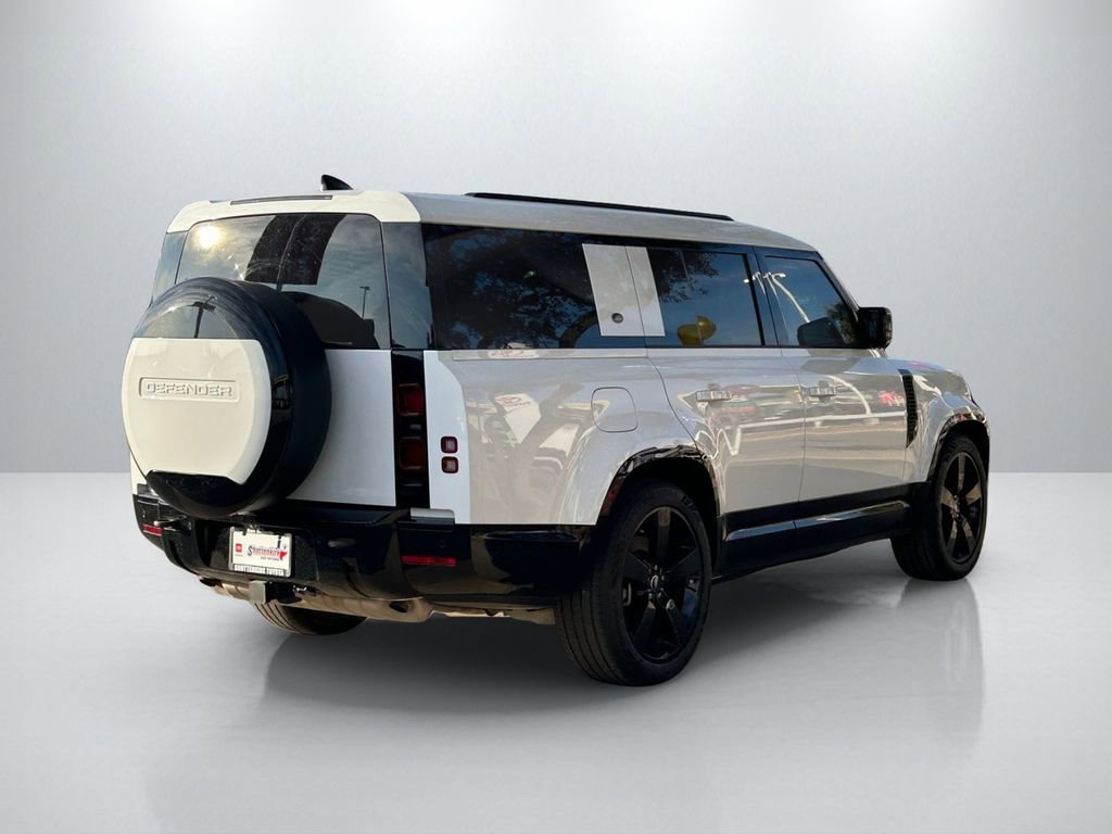 Used 2024 Land Rover Defender 130 X-Dynamic SE AWD/4WD image 5