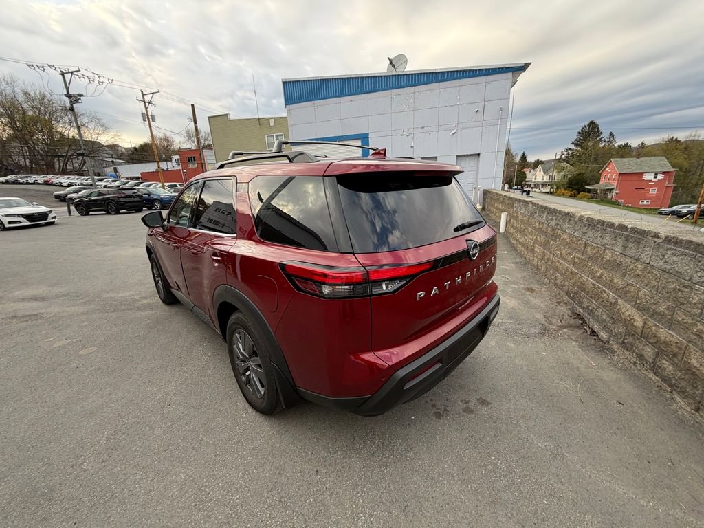 Used 2024 Nissan Pathfinder SV AWD/4WD image 3