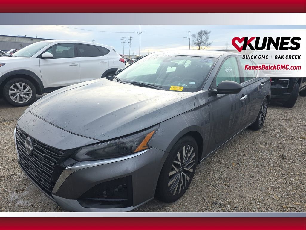 Used 2024 Nissan Altima 2.5 SV image 17