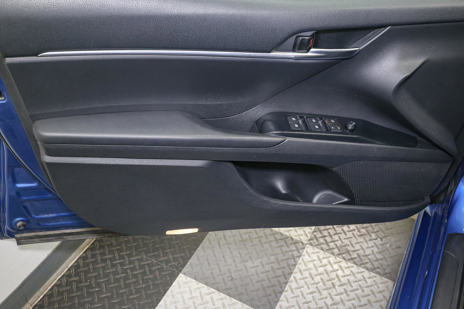 Used 2018 Toyota Camry SE image 39