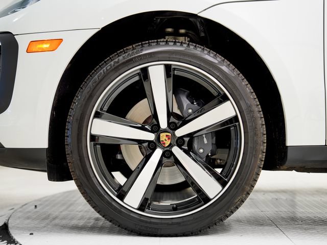 Certified 2026 Porsche Macan AWD/4WD image 30