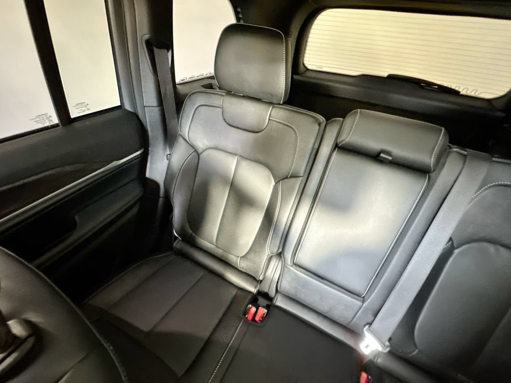Used 2026 Jeep Grand Cherokee Limited AWD/4WD image 12