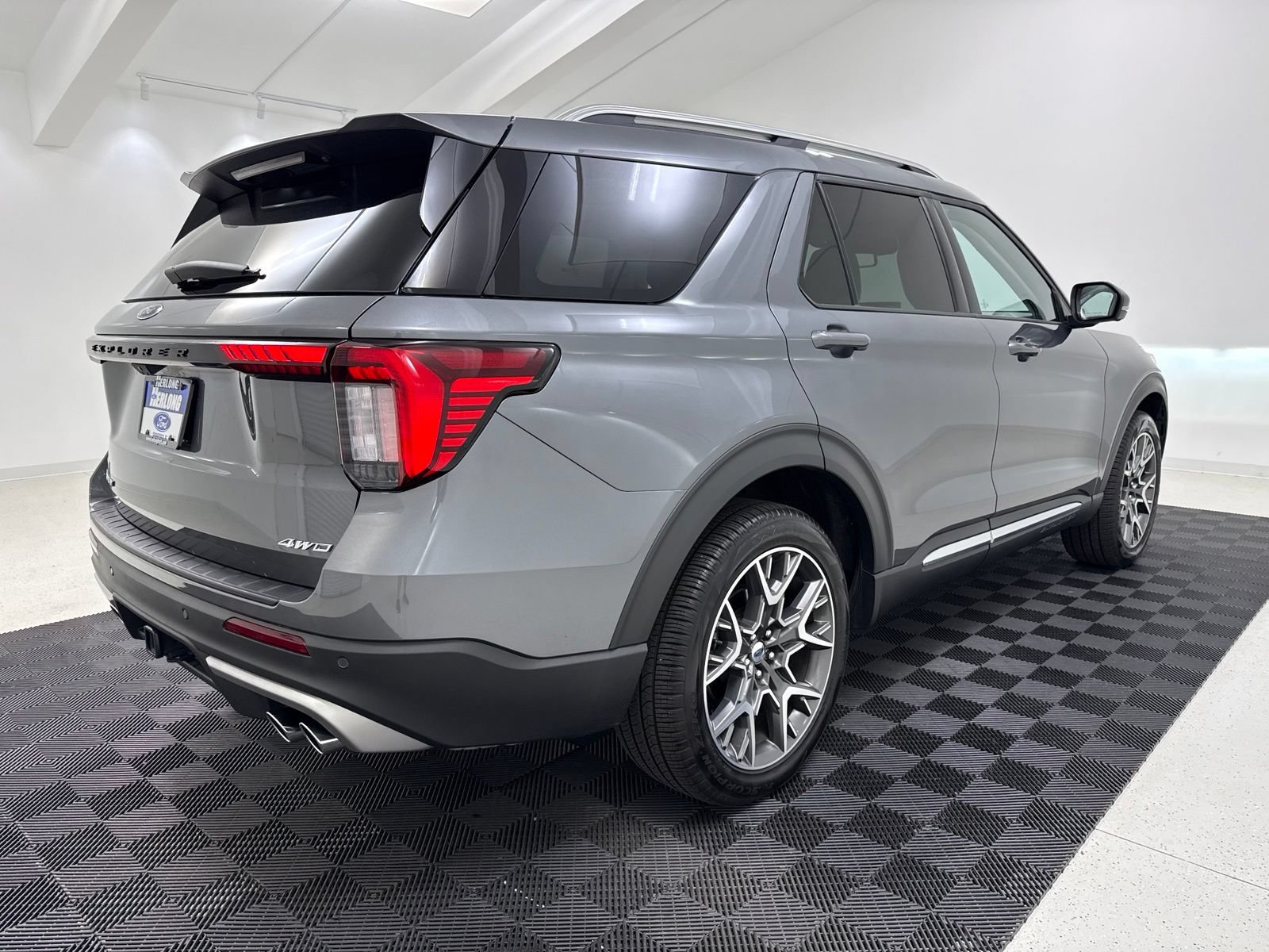 Used 2025 Ford Explorer Platinum w/ Ultimate Package AWD/4WD image 8