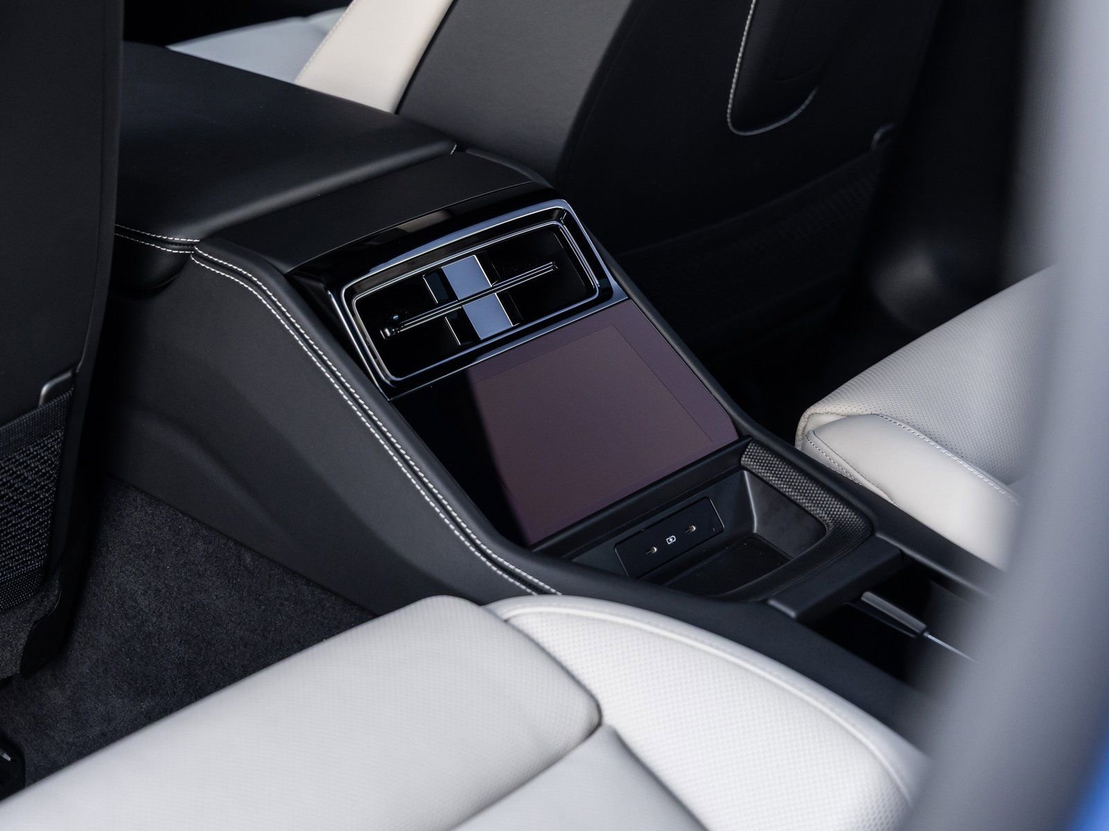 Used 2025 Porsche Panamera GTS image 40