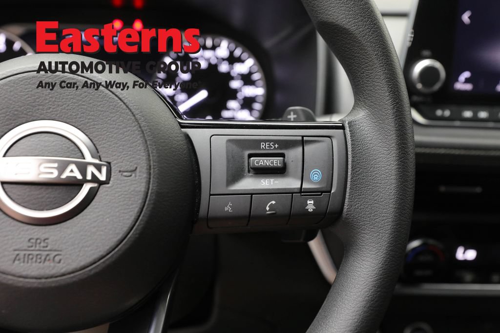 Used 2023 Nissan Rogue SV AWD/4WD image 17