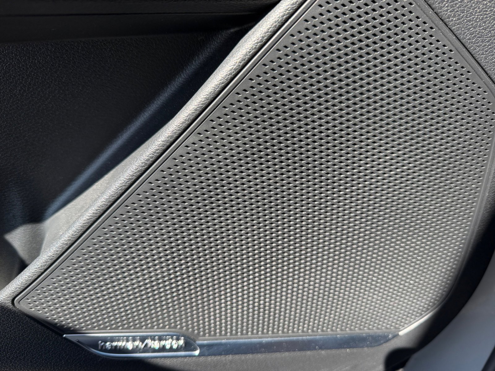 Used 2025 Kia Sportage SX image 27