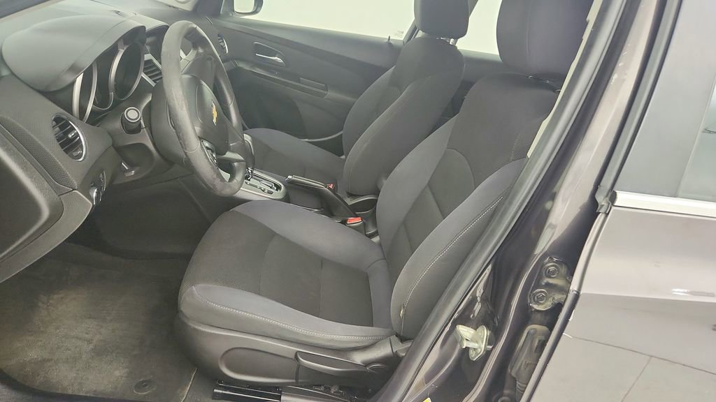 Used 2014 Chevrolet Cruze LT image 17