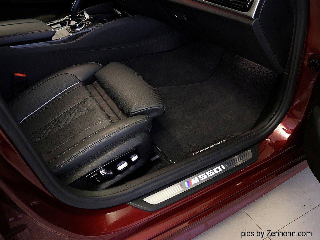 Certified 2022 BMW M550i xDrive w/ Executive Package image 38