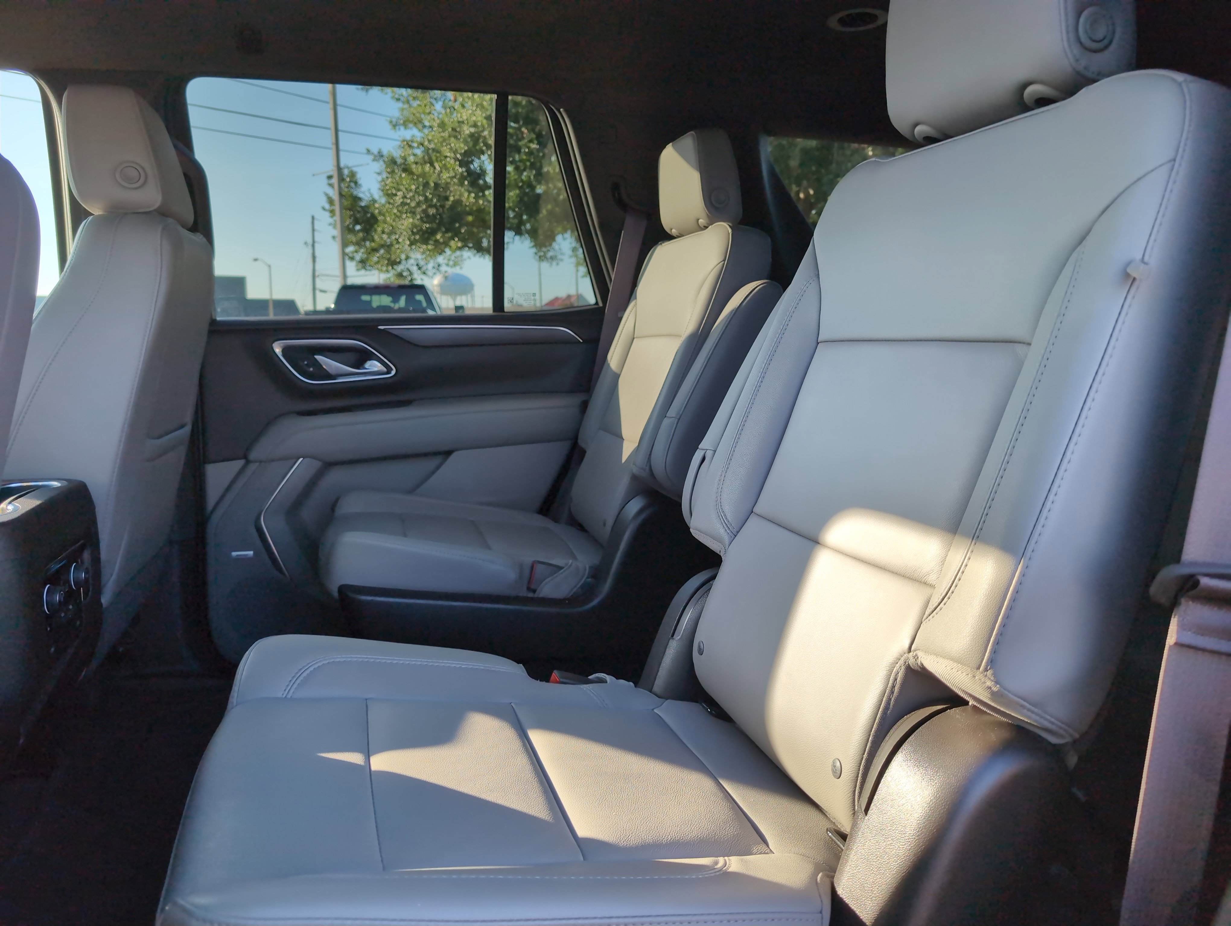 Used 2024 Chevrolet Tahoe Z71 w/ Luxury Package image 30