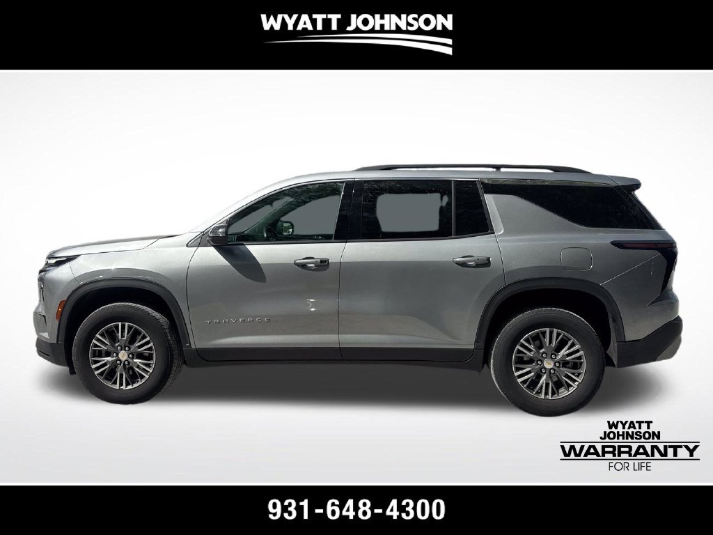 Used 2025 Chevrolet Traverse LT FWD image 3