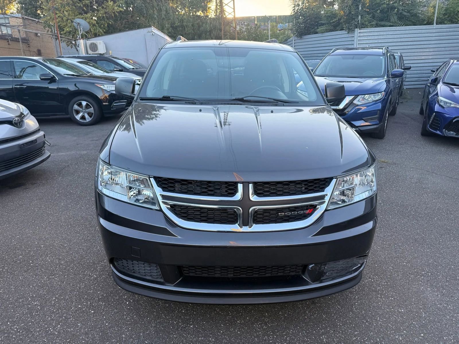 Used 2017 Dodge Journey SE w/ Flexible Seating Group image 2
