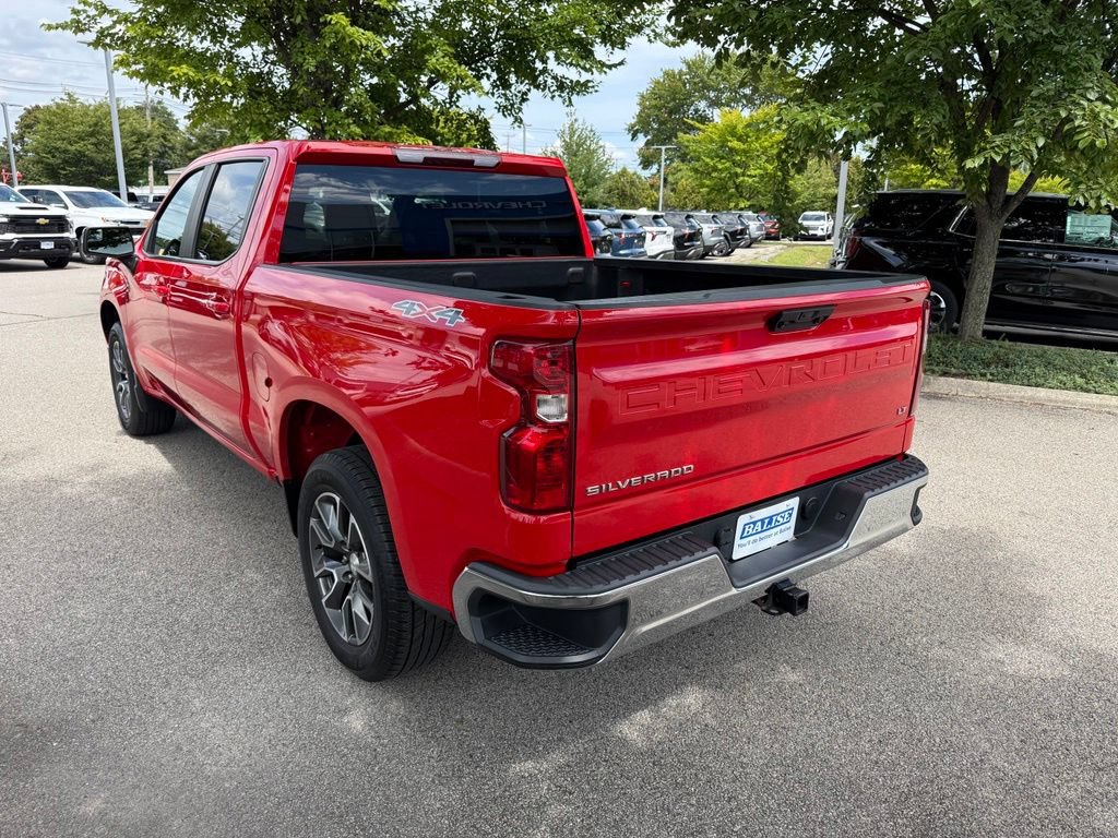 Used 2022 Chevrolet Silverado 1500 LT AWD/4WD image 3