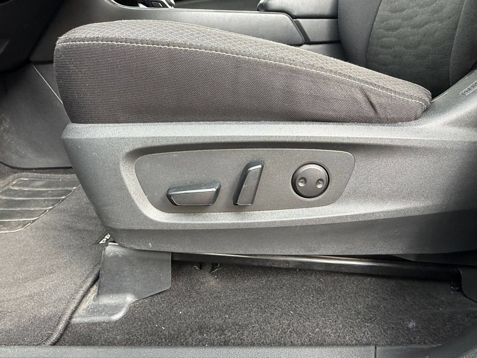 Used 2025 Nissan Pathfinder SV AWD/4WD image 18