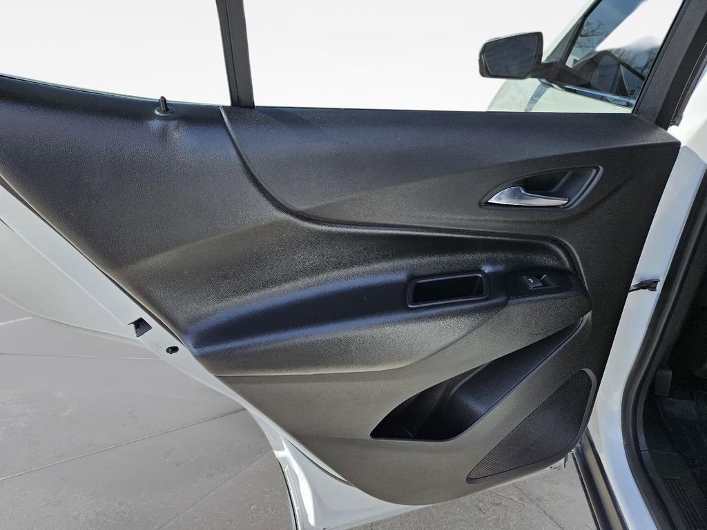 Used 2018 Chevrolet Equinox LT image 24