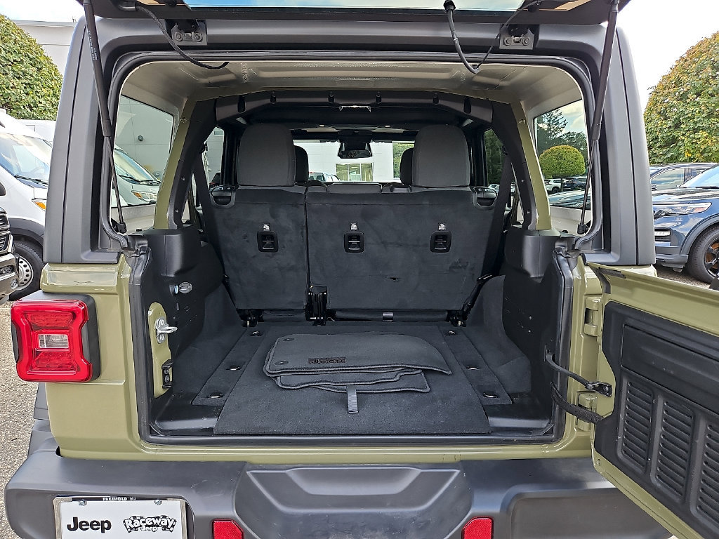Used 2026 Jeep Wrangler Unlimited Rubicon AWD/4WD image 29