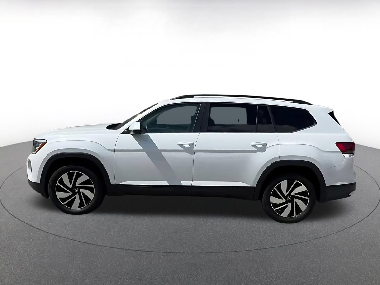 Used 2026 Volkswagen Atlas SE FWD image 8