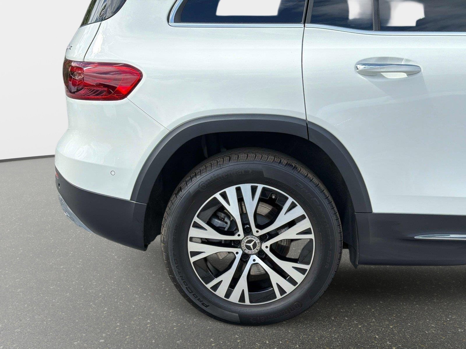 Used 2026 Mercedes-Benz GLB 250 4MATIC image 14