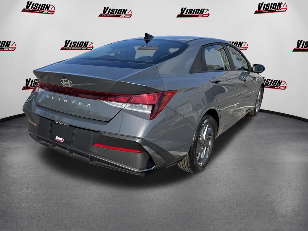 Certified 2024 Hyundai Elantra SEL FWD image 5