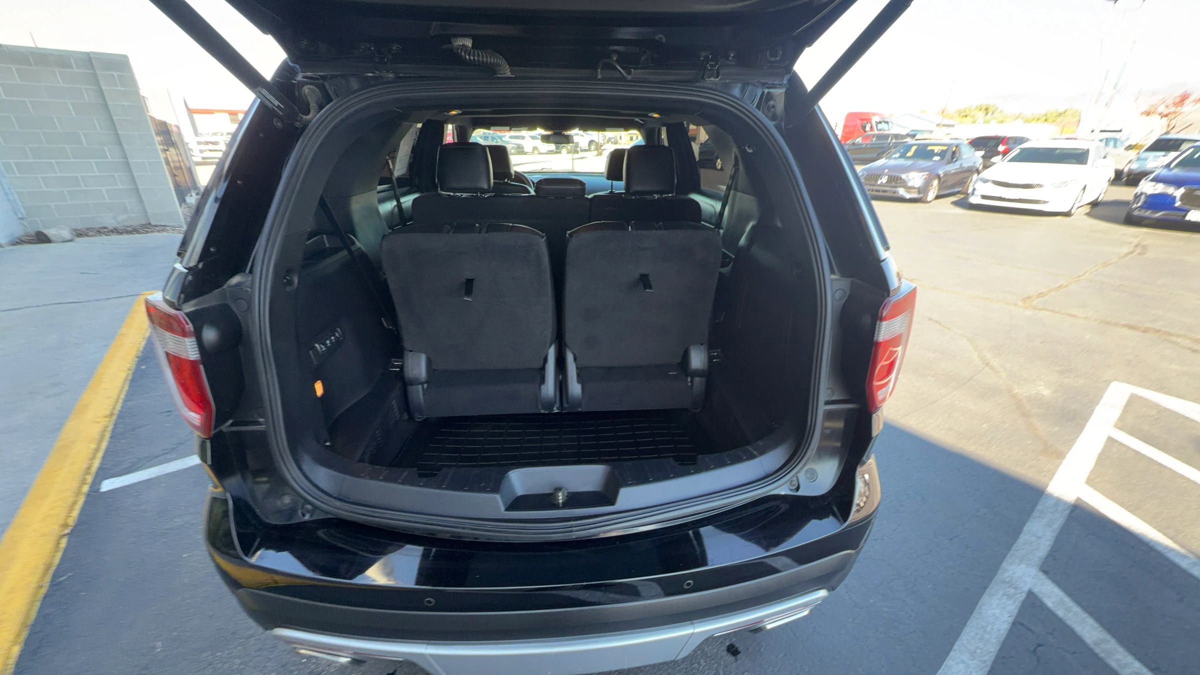 Used 2017 Ford Explorer Platinum image 14