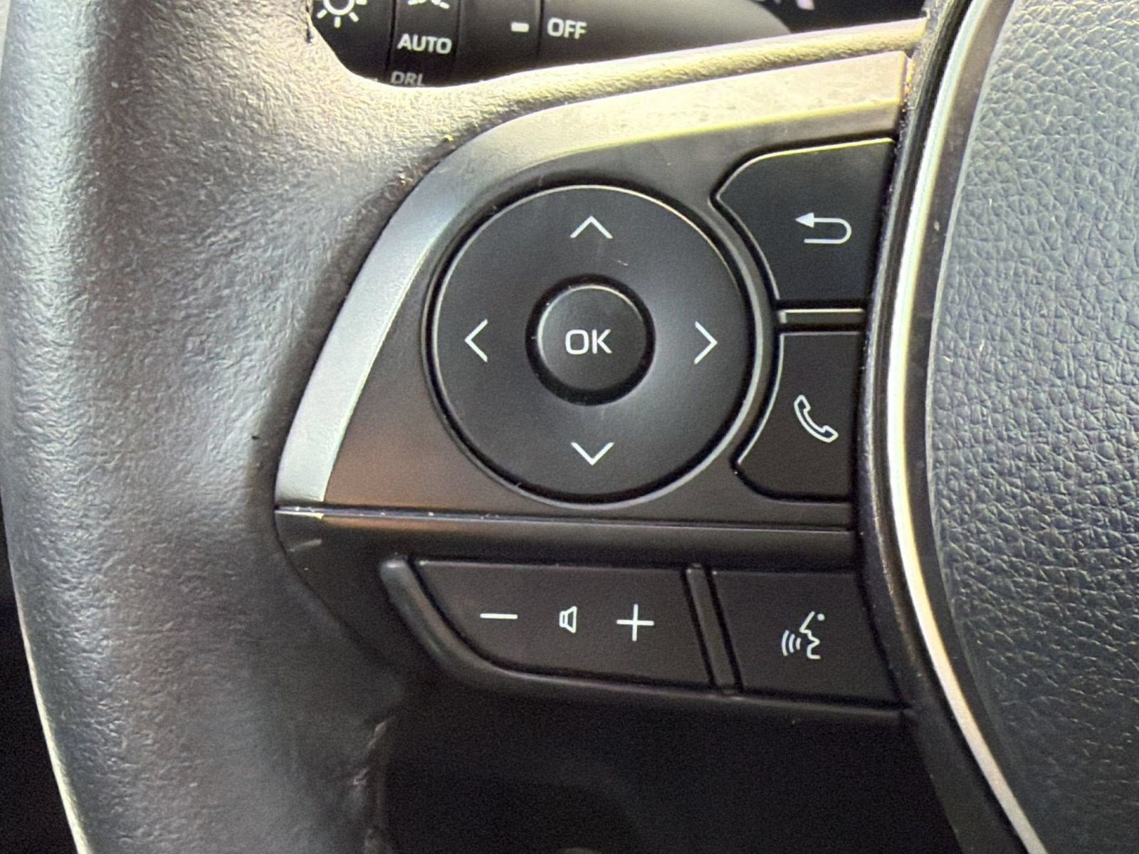 Used 2023 Toyota Corolla Cross XLE FWD image 17