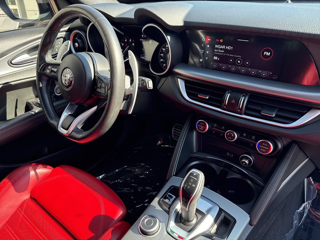 Used 2022 Alfa Romeo Stelvio Veloce AWD/4WD image 36