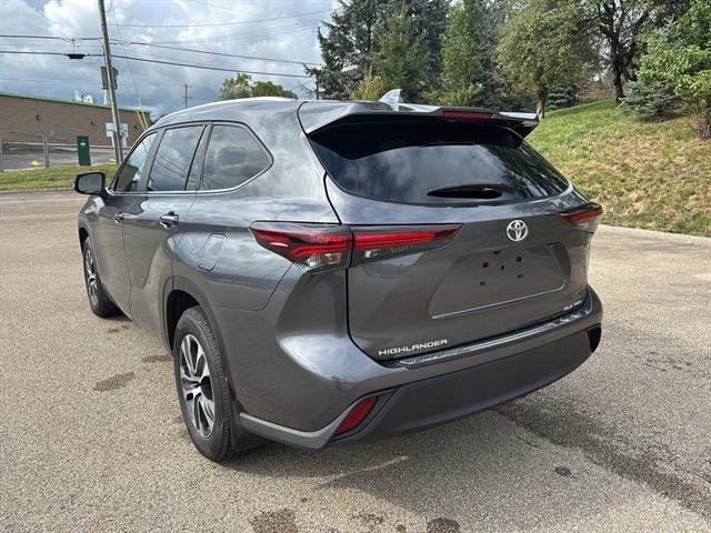 Used 2024 Toyota Highlander Limited image 2