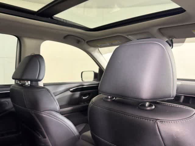 Used 2025 Honda Pilot Touring image 27