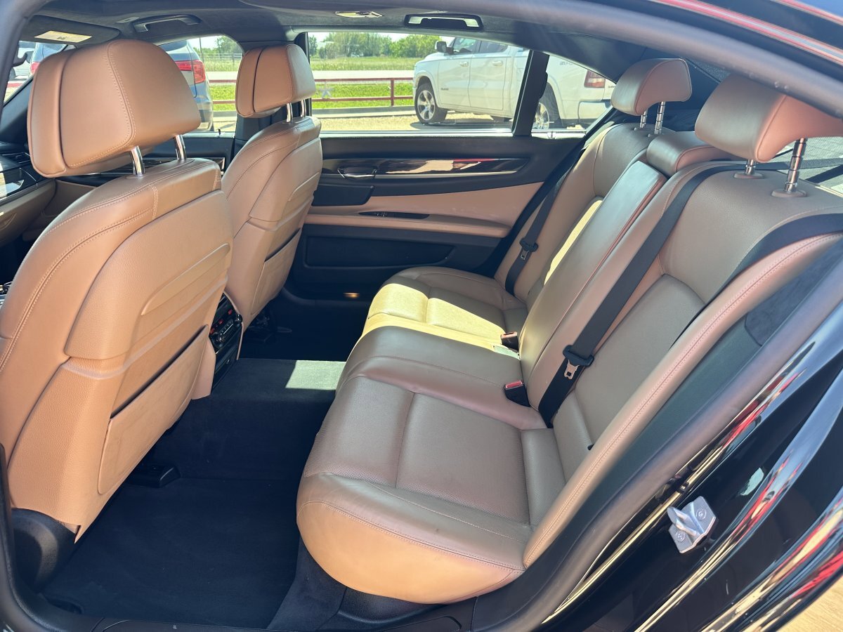 Used 2014 BMW 750Li RWD image 24