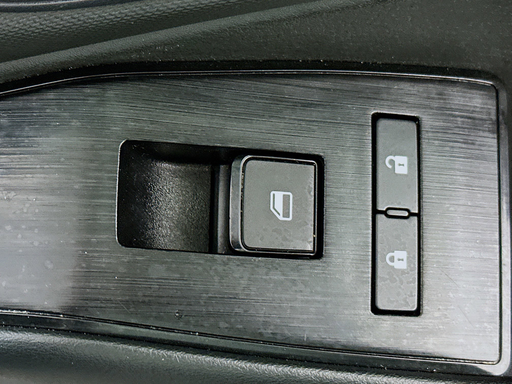 Used 2024 Nissan Rogue S image 29