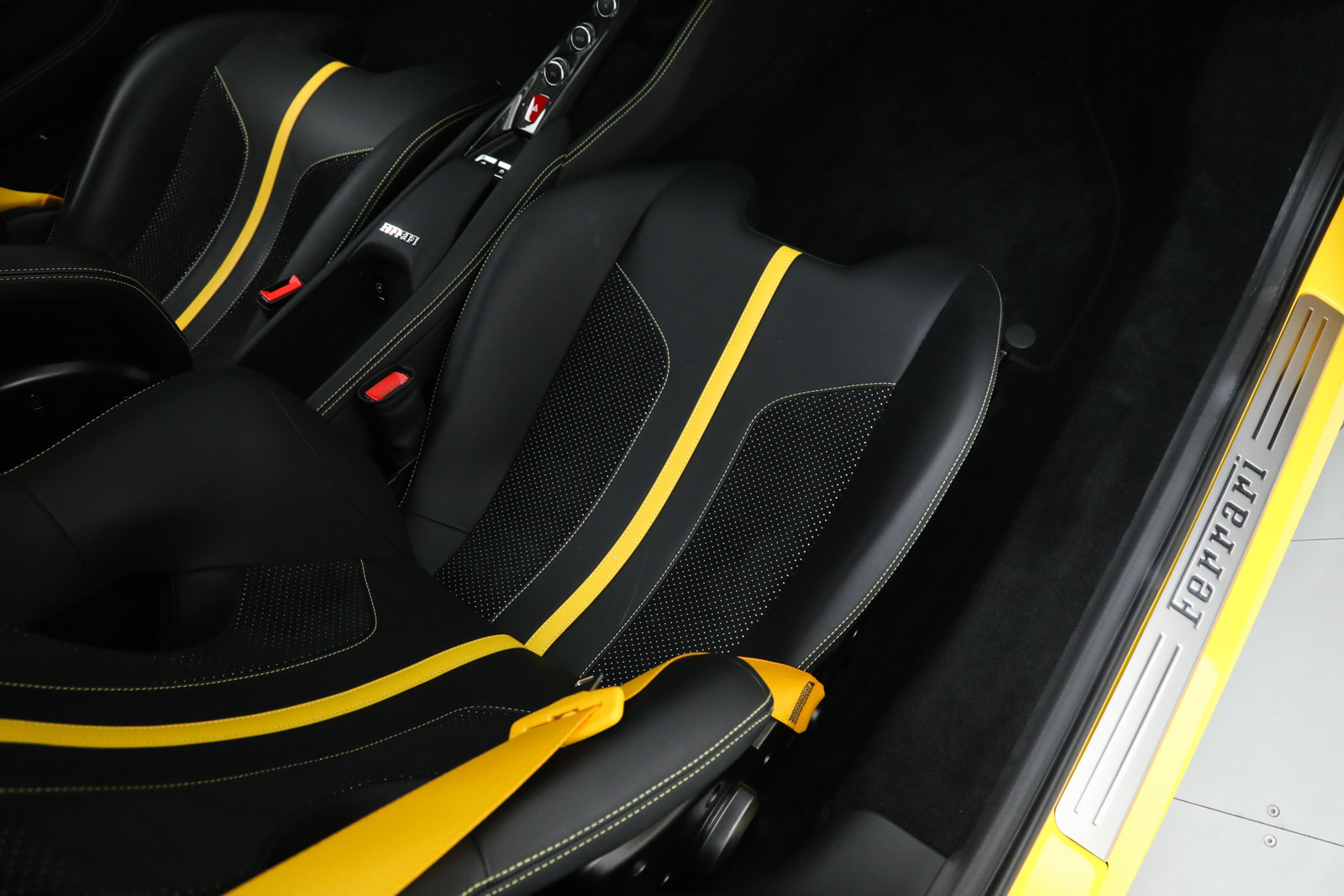 Certified 2022 Ferrari F8 Tributo RWD image 23