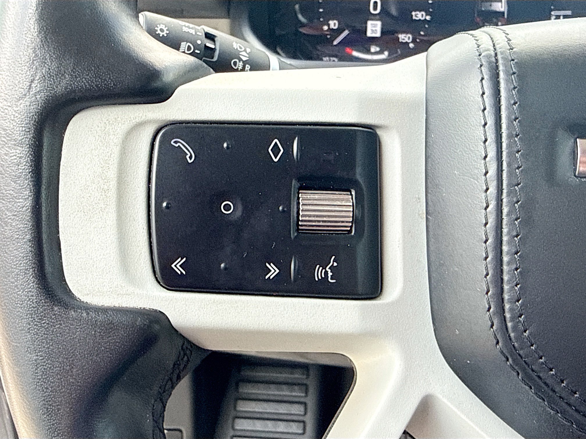 Used 2023 Land Rover Defender 130 First Edition AWD/4WD image 39