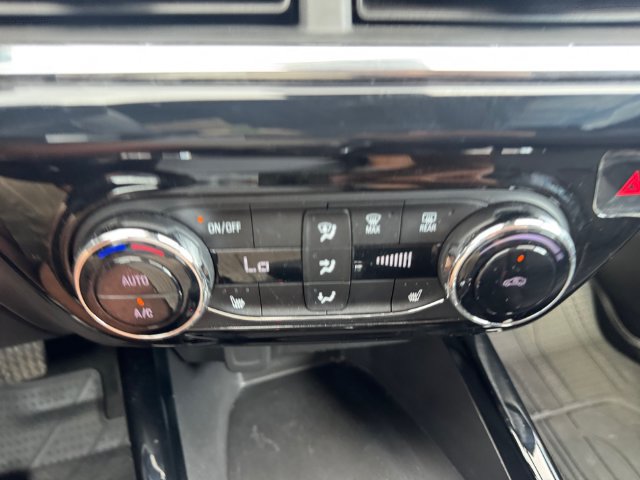 Used 2025 Chevrolet Trax RS w/ Driver Confidence Package FWD image 17
