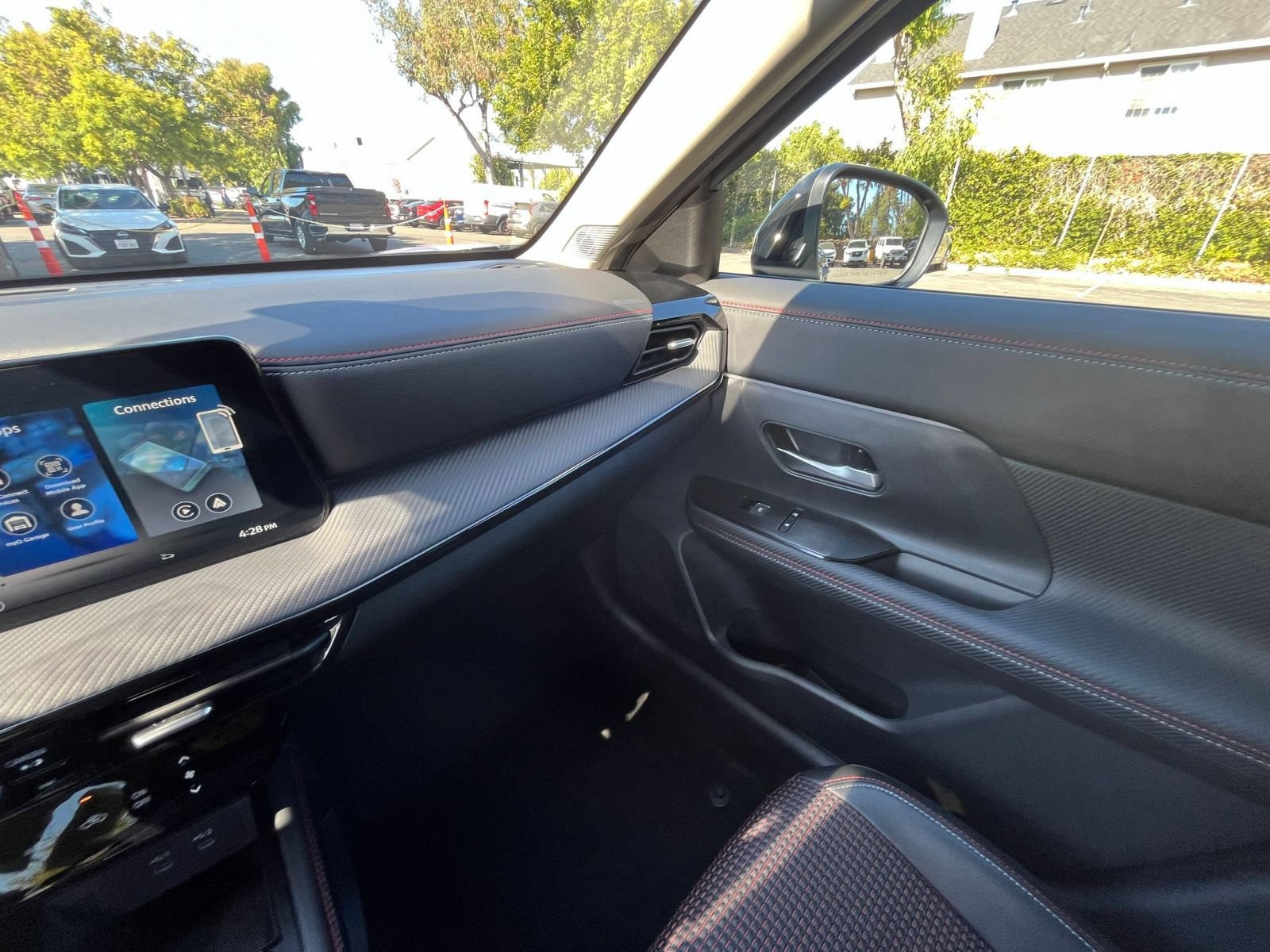 Used 2026 Nissan Kicks SR AWD/4WD image 34
