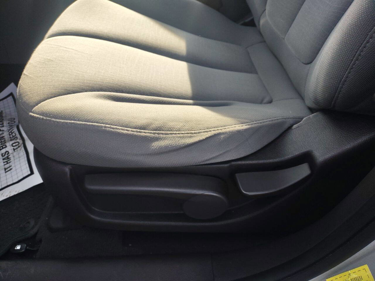 Used 2012 Hyundai Santa Fe GLS image 11