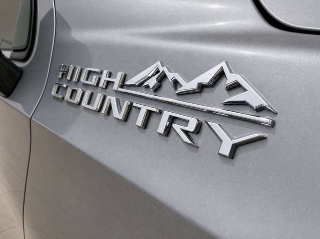 New 2026 Chevrolet Suburban High Country AWD/4WD image 18