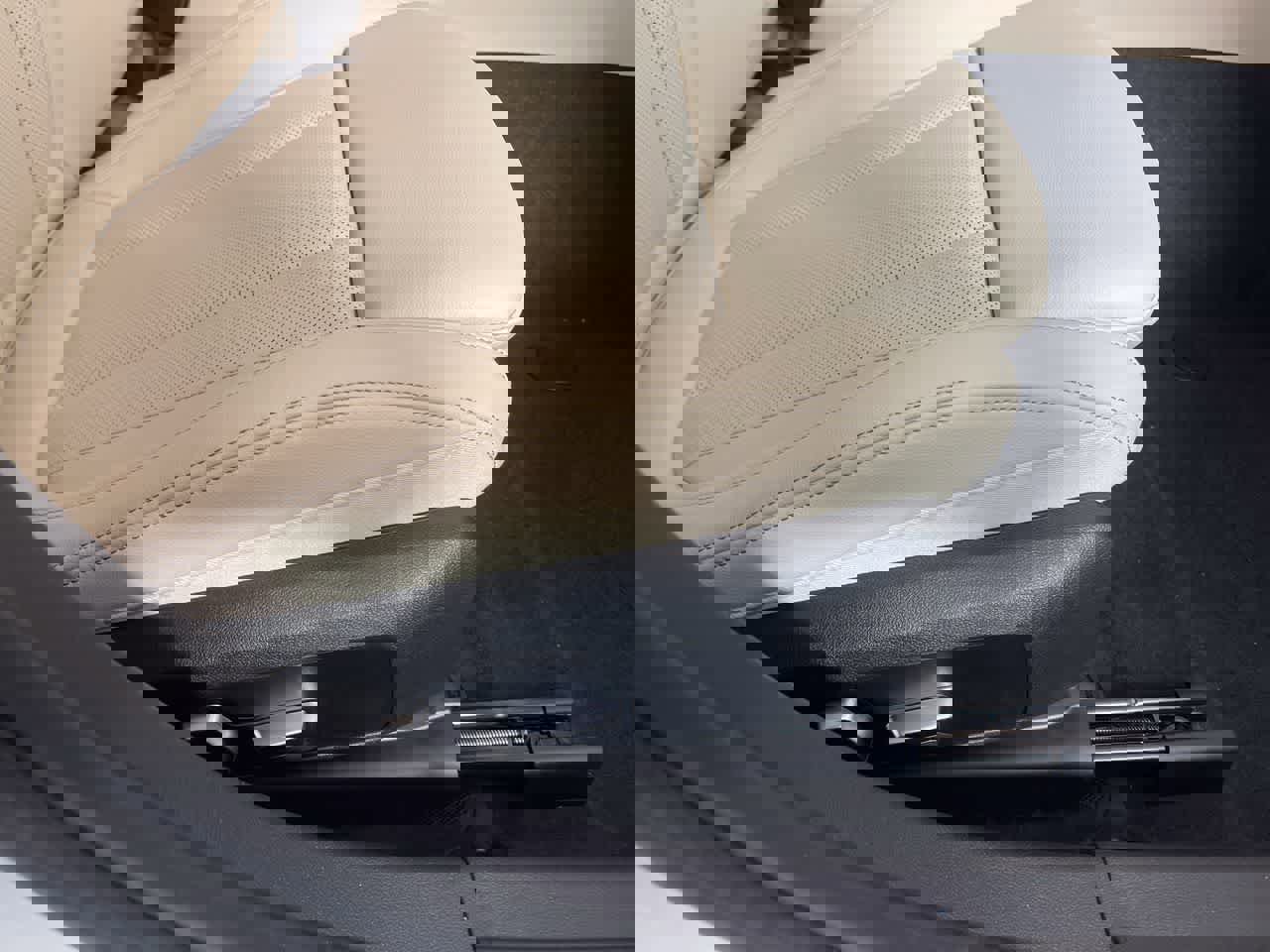 Used 2023 BMW 330i xDrive Sedan w/ Driving Assistance Package image 16