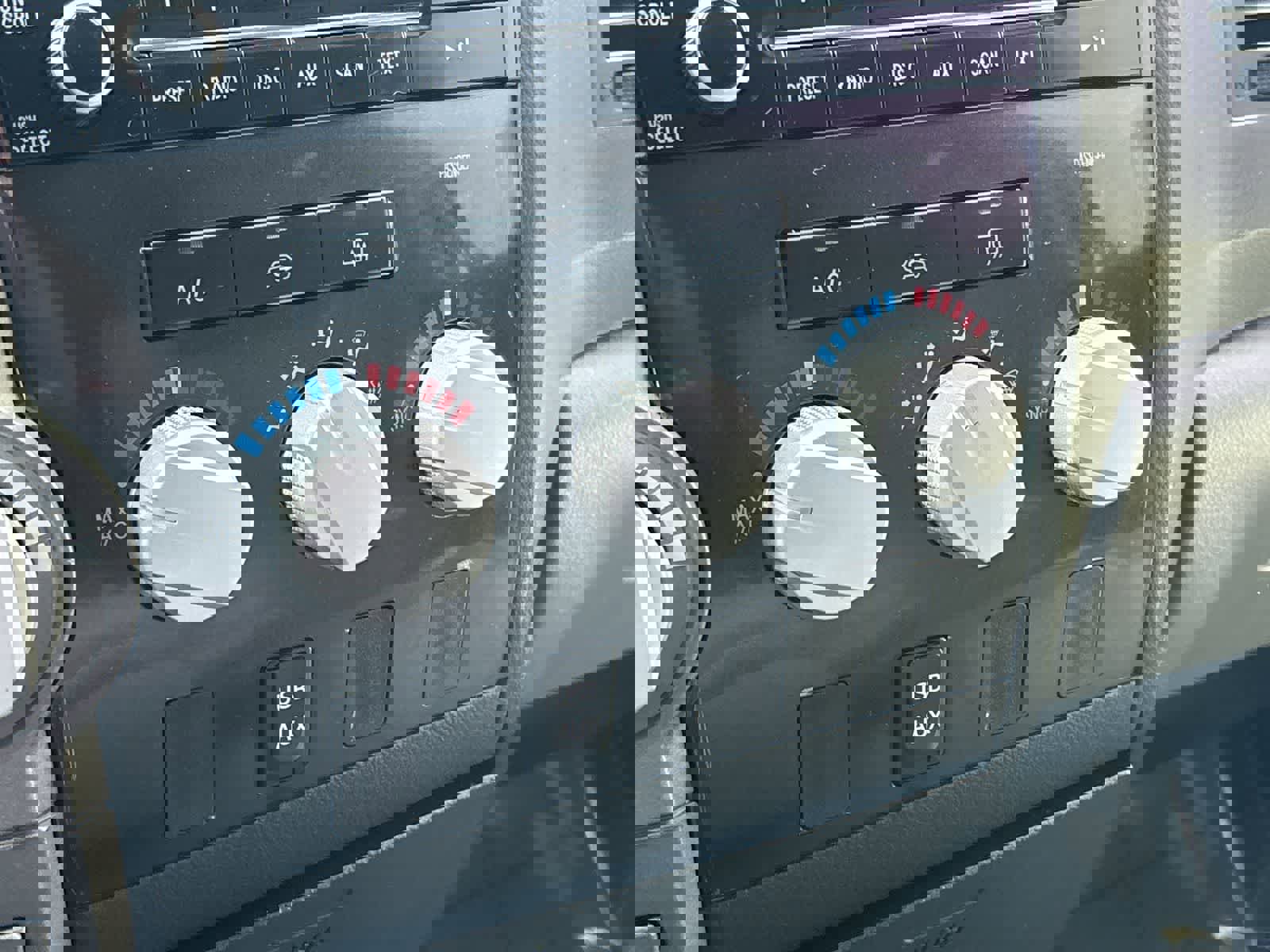 Used 2010 Toyota Tundra 4x4 CrewMax image 18