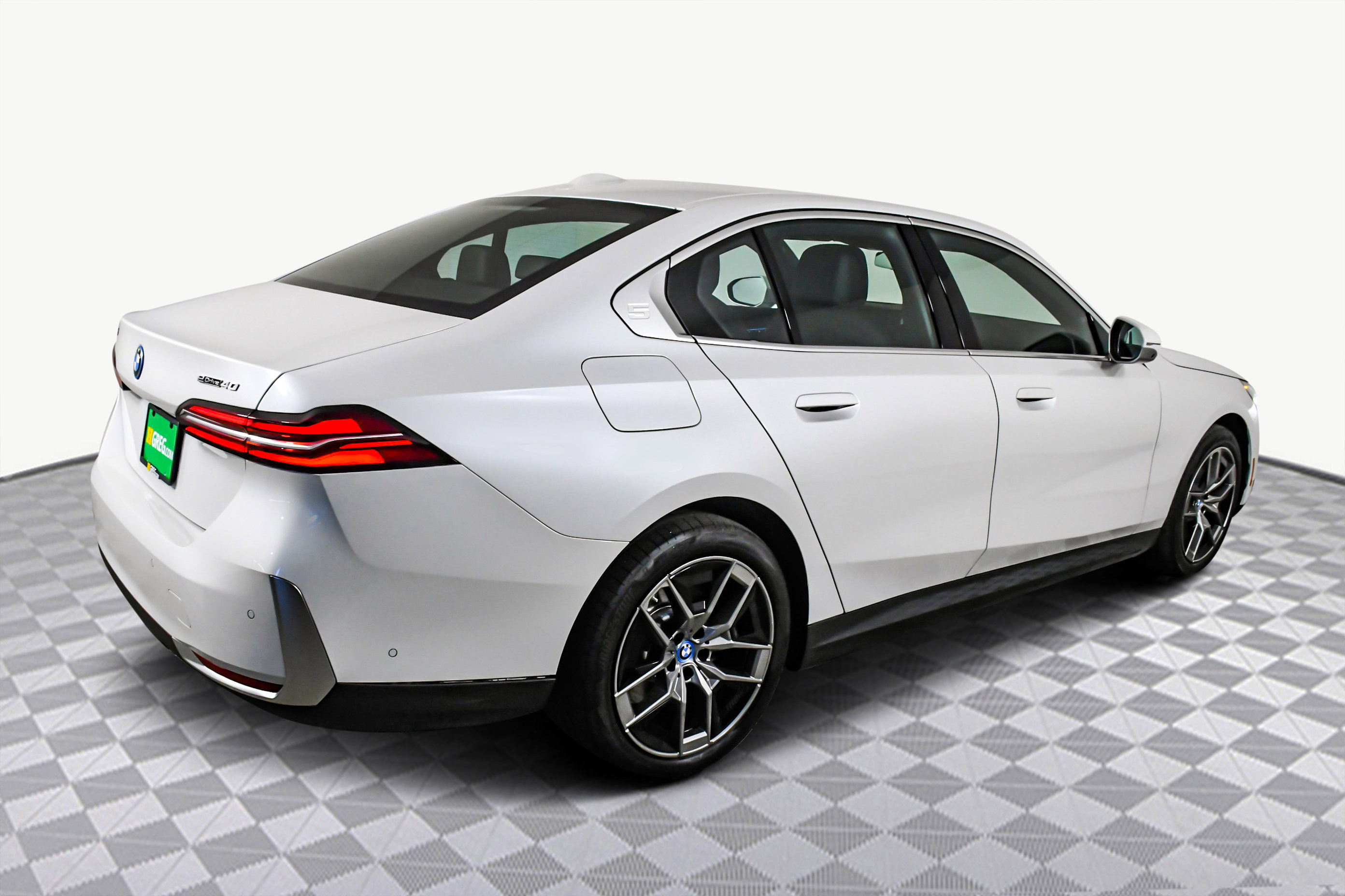 Used 2025 BMW i5 eDrive40i image 8