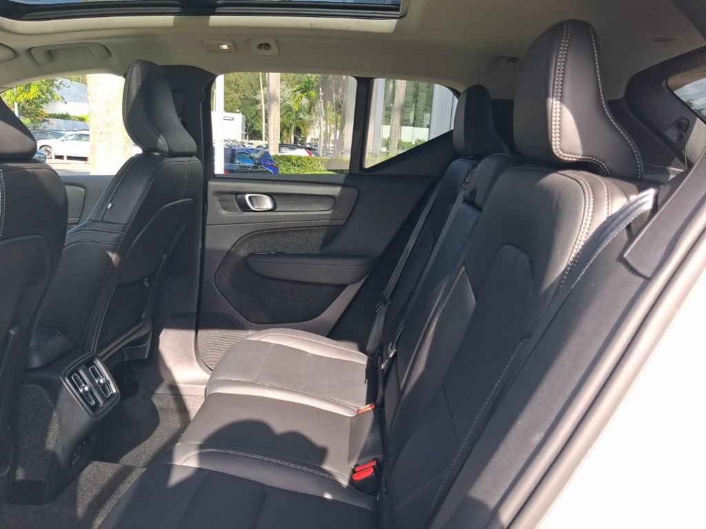 Used 2026 Volvo XC40 B5 Plus AWD/4WD image 8