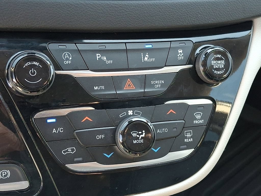 Used 2023 Chrysler Pacifica Touring-L FWD image 21