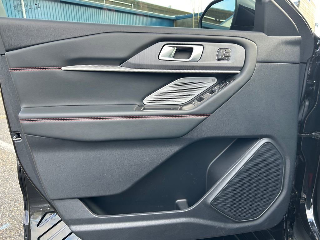 Used 2025 Ford Explorer ST AWD/4WD image 22