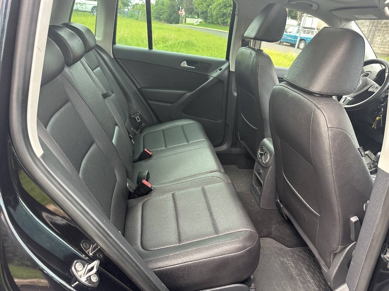 Used 2011 Volkswagen Tiguan SE AWD/4WD image 13