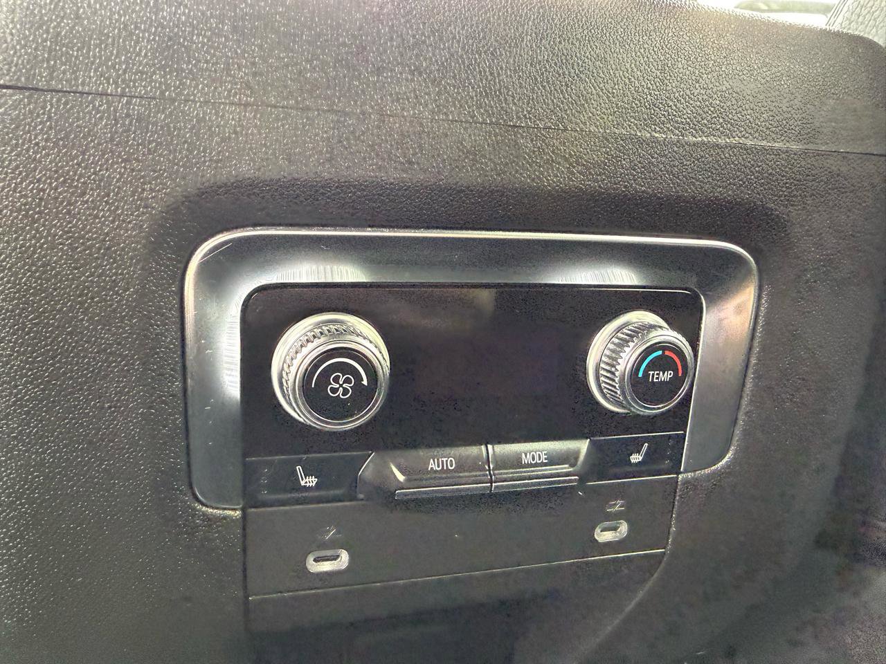 Used 2022 GMC Yukon XL Denali AWD/4WD image 17