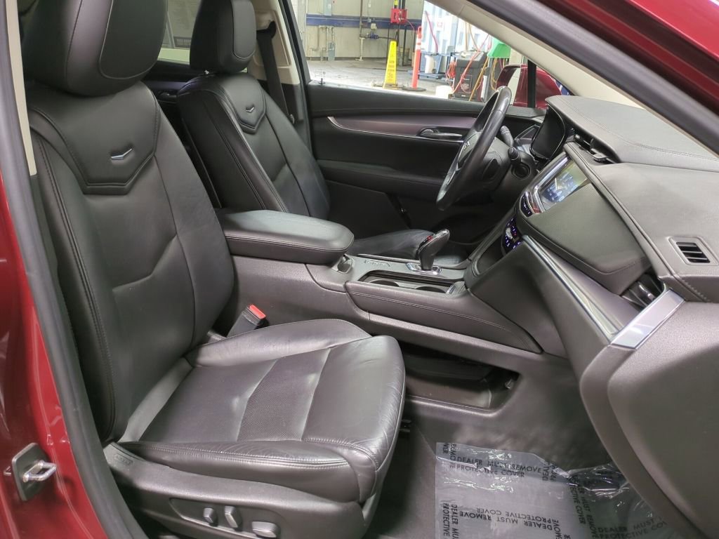 Used 2017 Cadillac XT5 Premium Luxury image 9