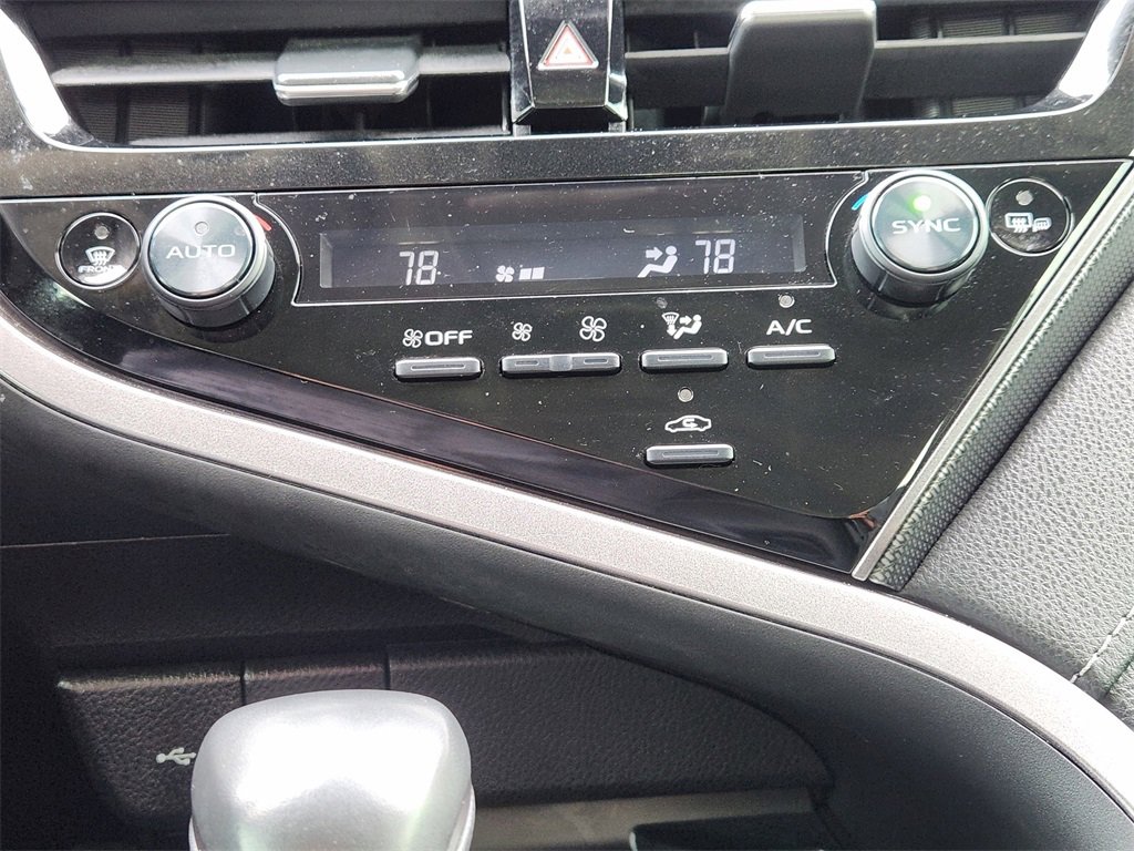 Used 2022 Toyota Camry XSE image 21