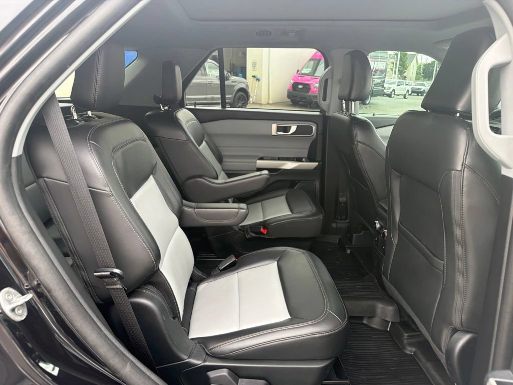 Used 2023 Ford Explorer XLT w/ Equipment Group 202A AWD/4WD image 46