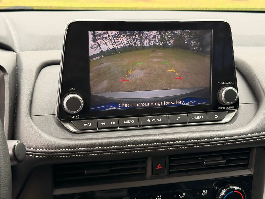 Used 2024 Nissan Rogue S FWD image 18
