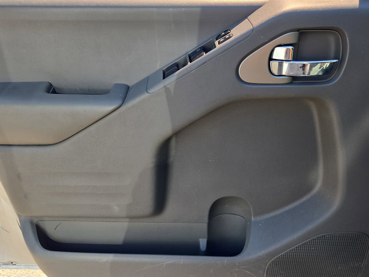 Used 2018 Nissan Frontier SV image 15