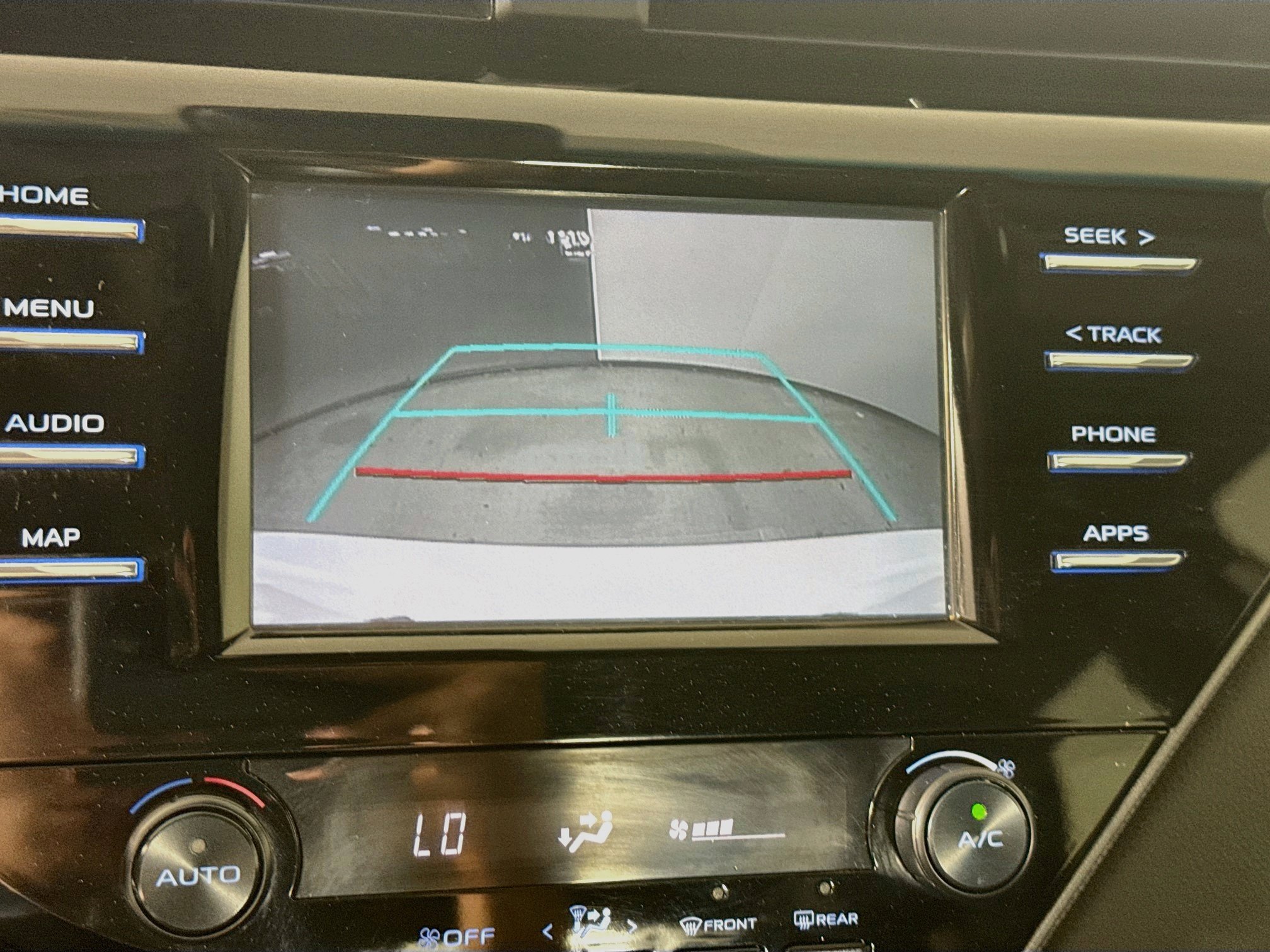 Used 2019 Toyota Camry SE FWD image 14